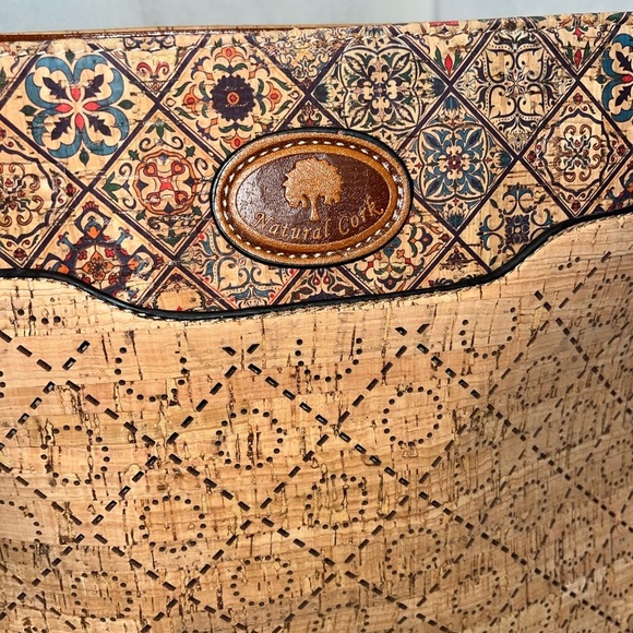 🤎NATURAL CORK – Patterned Cork Crossbody Bag - Picture 7 of 10